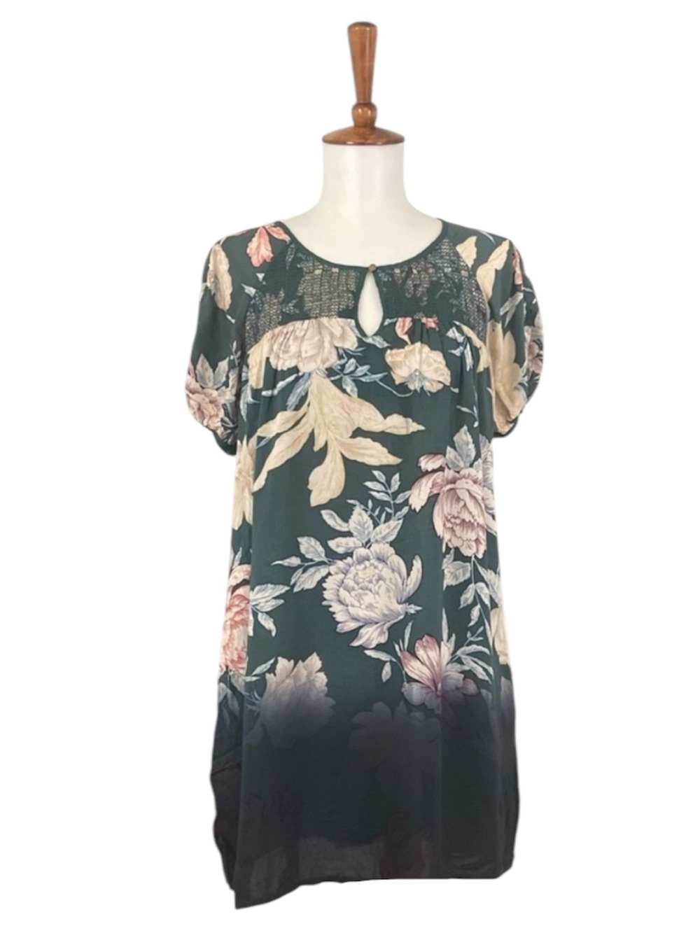 Esme & Esyllte Ombré Peony Tunic Women’s XS Smocked‎ Top Casual Floral Peasant